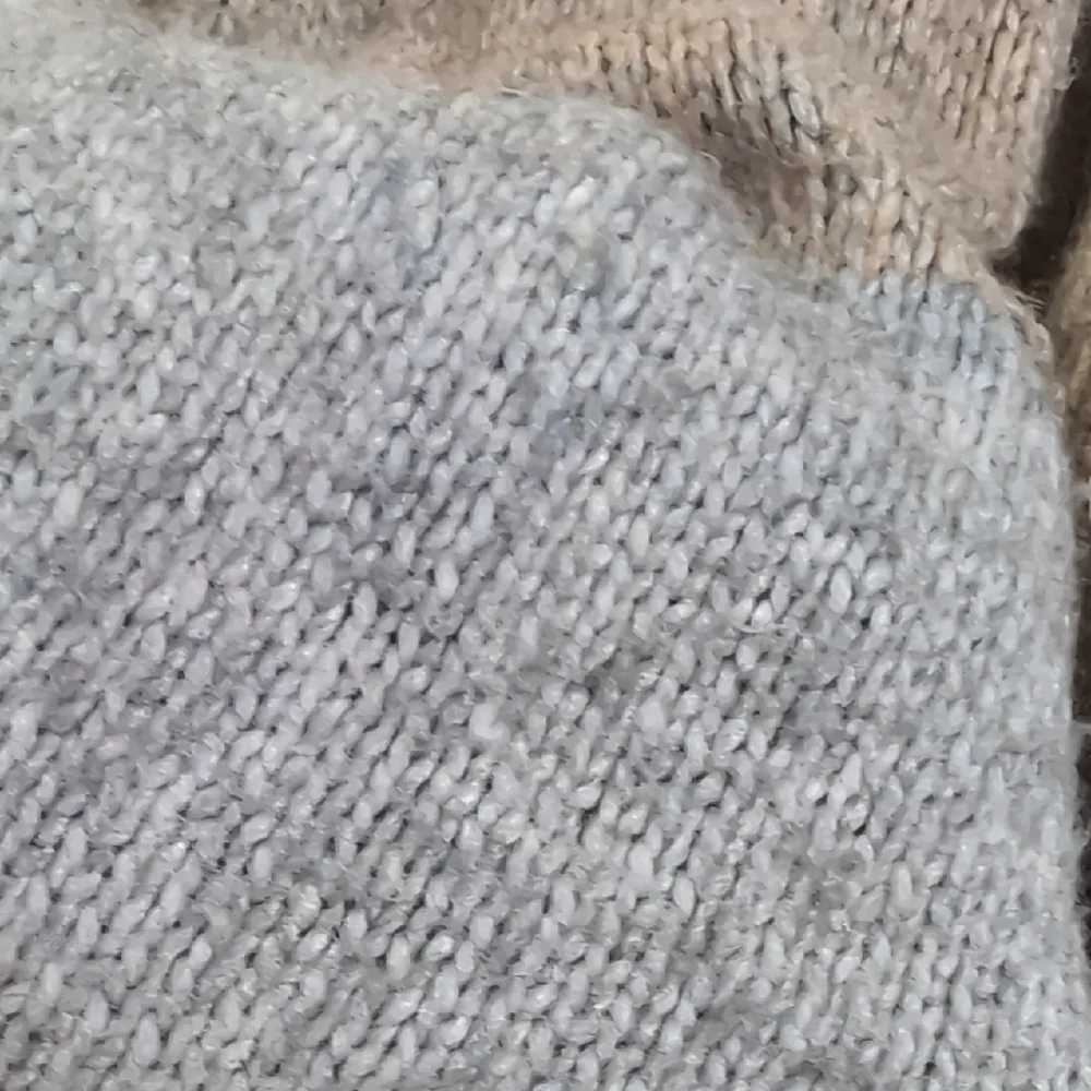 Max Studio V-Neck Sweater - Gray and Tan Cabin Core Snuggle-worthy Knit-wear - Picture 8 of 8